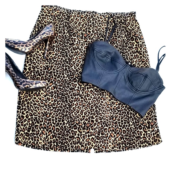 Newport News Dresses & Skirts - Leopard Print Knee Length Straight Skirt